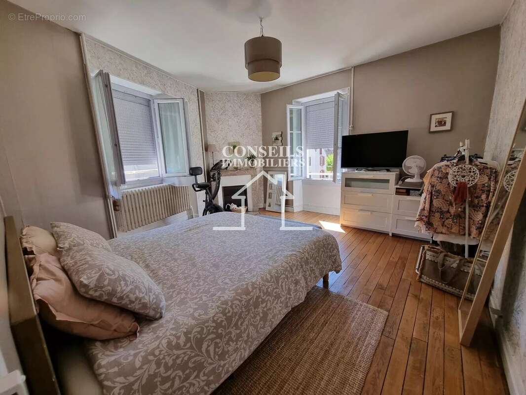 Maison à SAINT-JULIEN-DU-SAULT