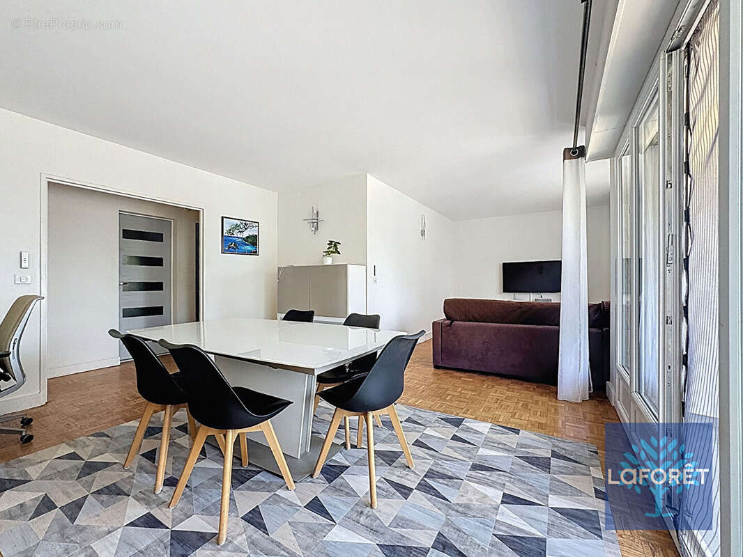 Appartement à CHILLY-MAZARIN