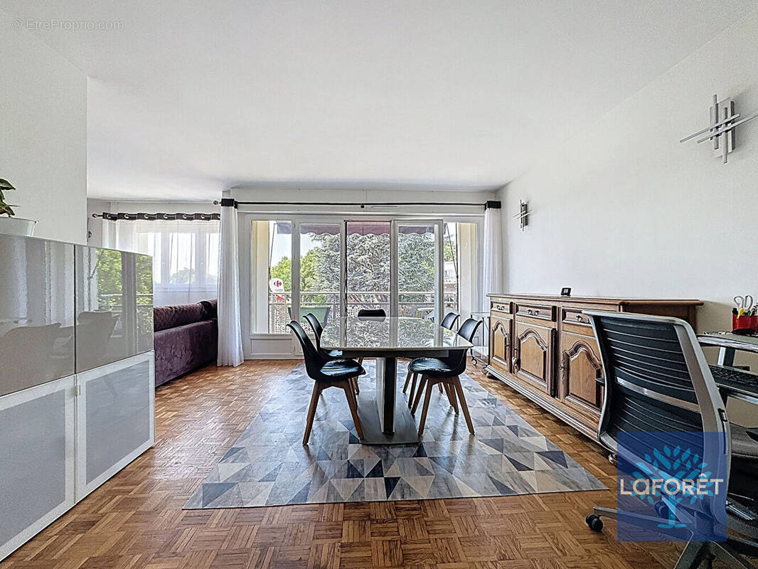 Appartement à CHILLY-MAZARIN