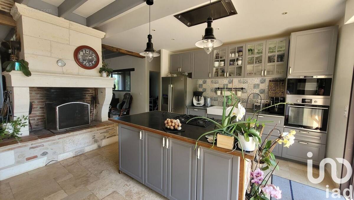 Photo 1 - Maison à LA ROCHE-CHALAIS