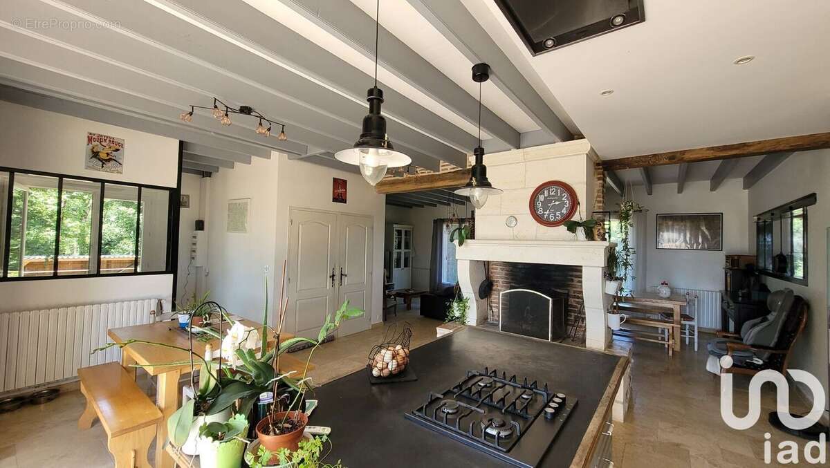 Photo 3 - Maison à LA ROCHE-CHALAIS