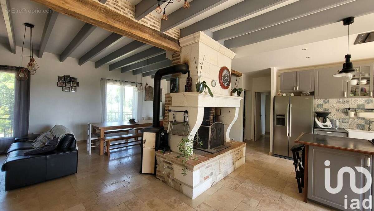 Photo 6 - Maison à LA ROCHE-CHALAIS