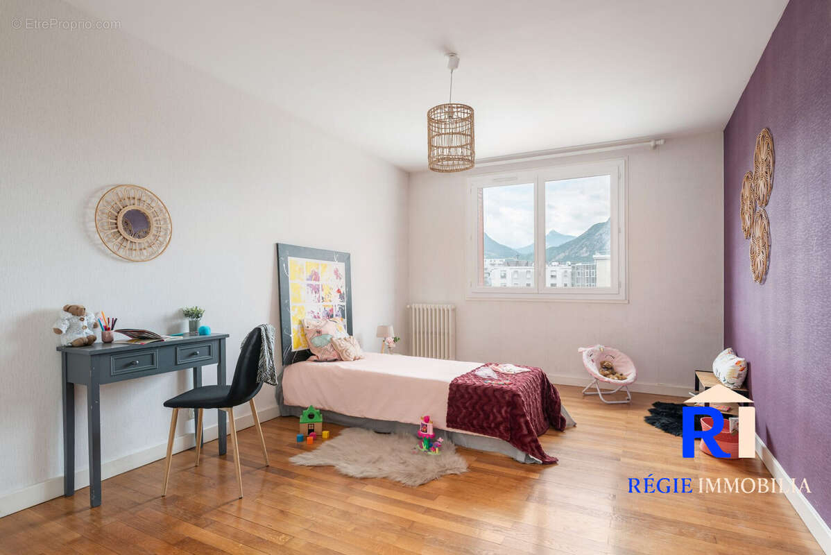 Chambre 2 - Appartement à GRENOBLE