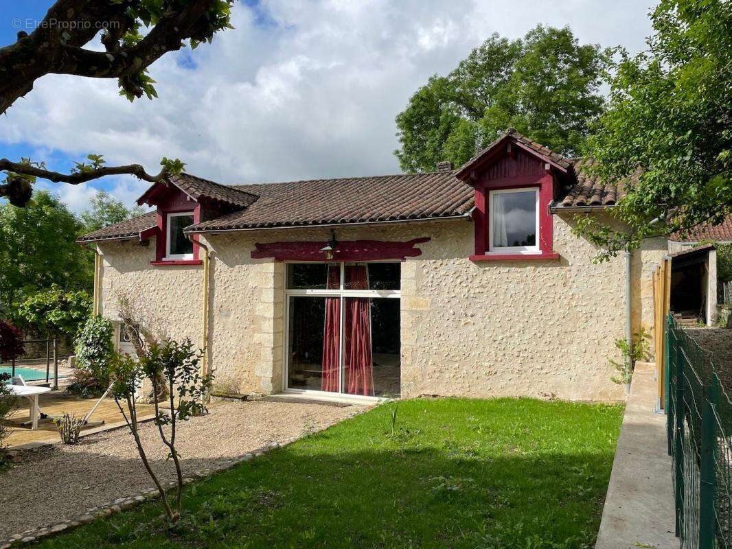 Maison à SAINT-ASTIER