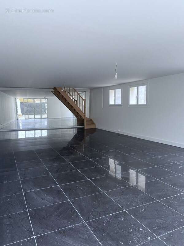 Commerce à ASNIERES-SUR-SEINE