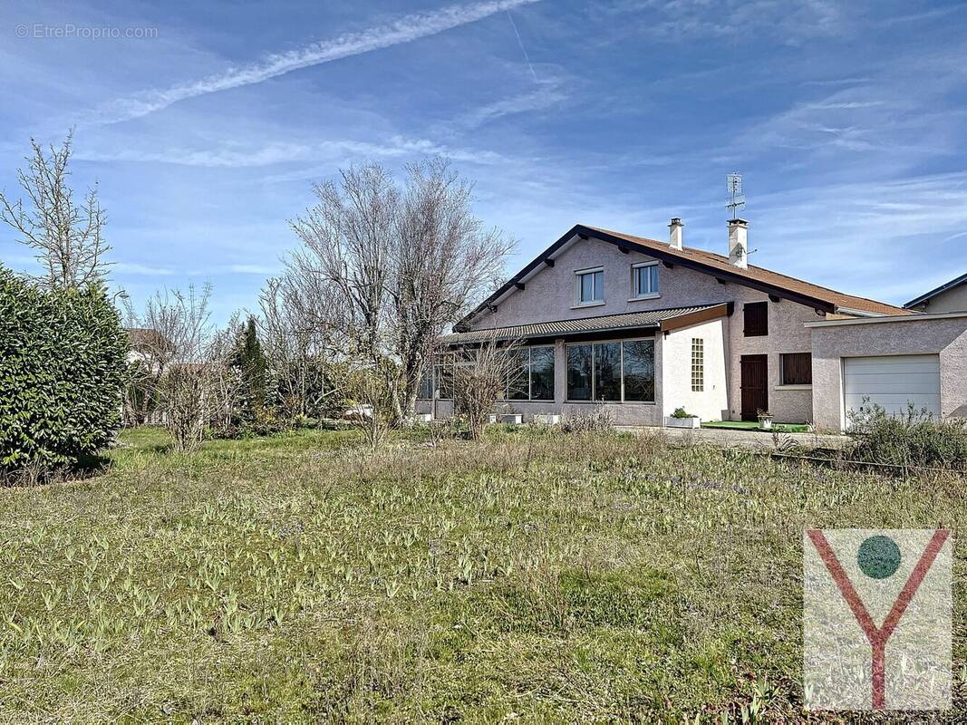 Terrain constructible et piscinable - Maison à BOURG-EN-BRESSE