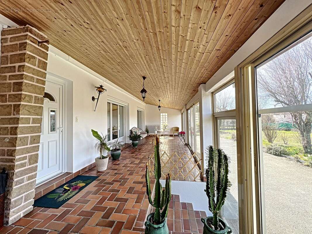 Véranda 40 m2 - Maison à BOURG-EN-BRESSE