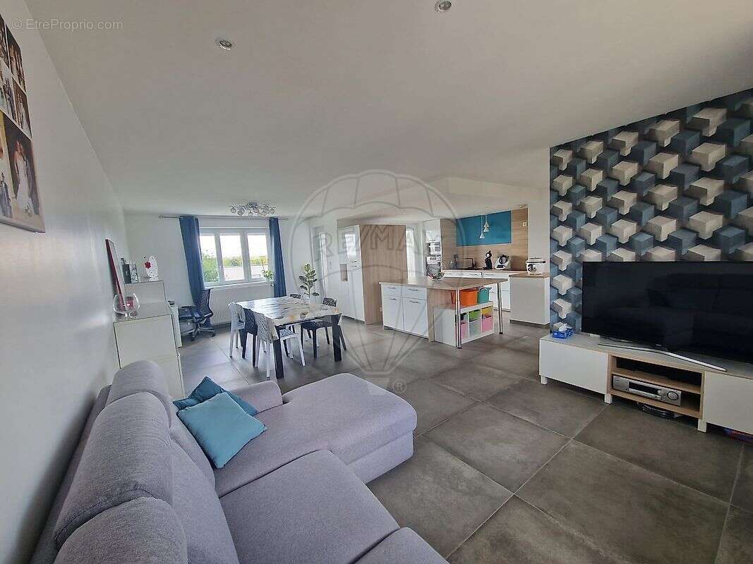 Maison à SAINT-ETIENNE-DES-OULLIERES