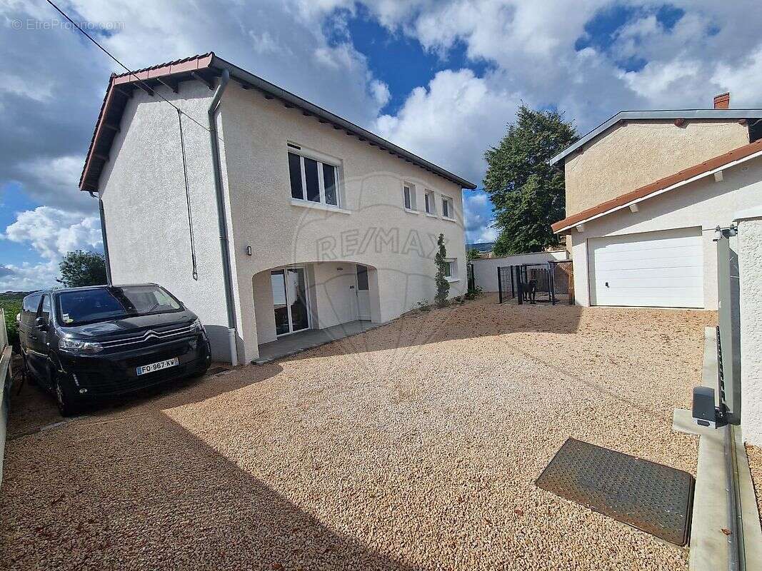 Maison à SAINT-ETIENNE-DES-OULLIERES