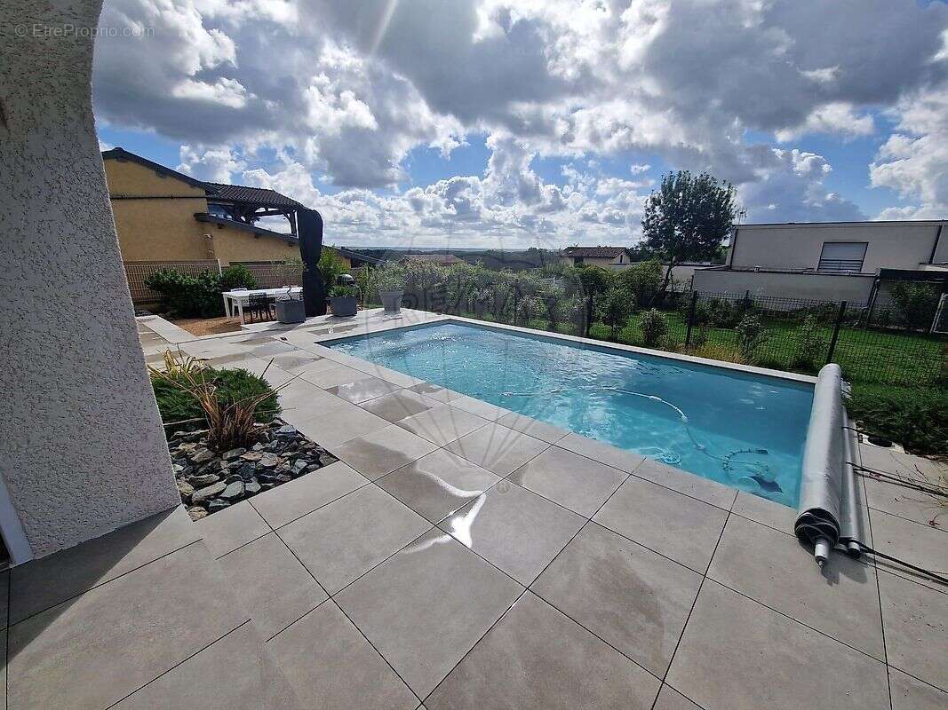 Maison à SAINT-ETIENNE-DES-OULLIERES