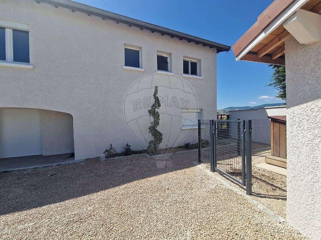 Maison à SAINT-ETIENNE-DES-OULLIERES