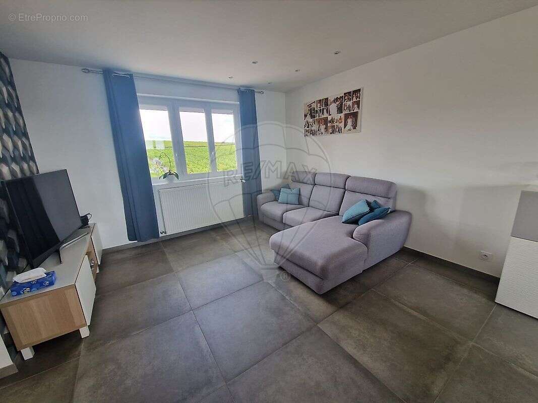 Maison à SAINT-ETIENNE-DES-OULLIERES