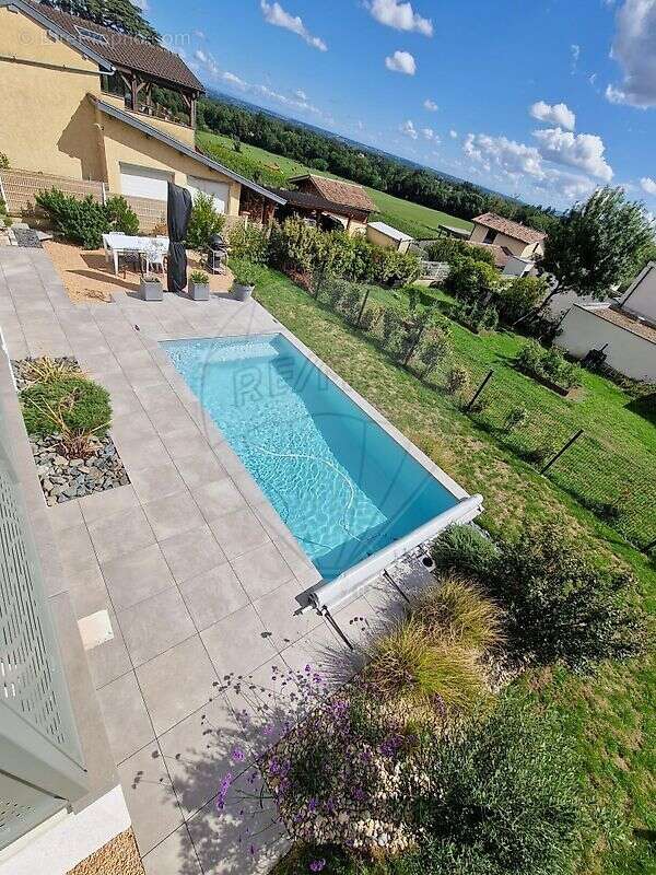 Maison à SAINT-ETIENNE-DES-OULLIERES