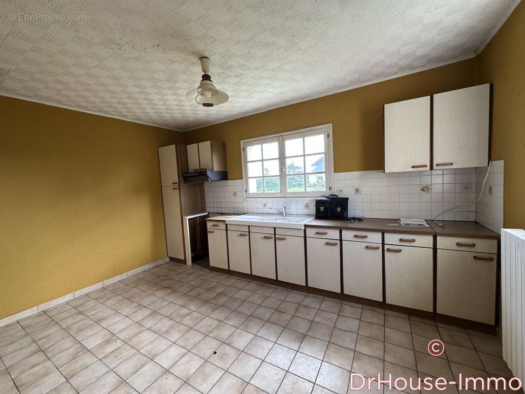 Maison à SAINT-MARTIN-DES-BESACES