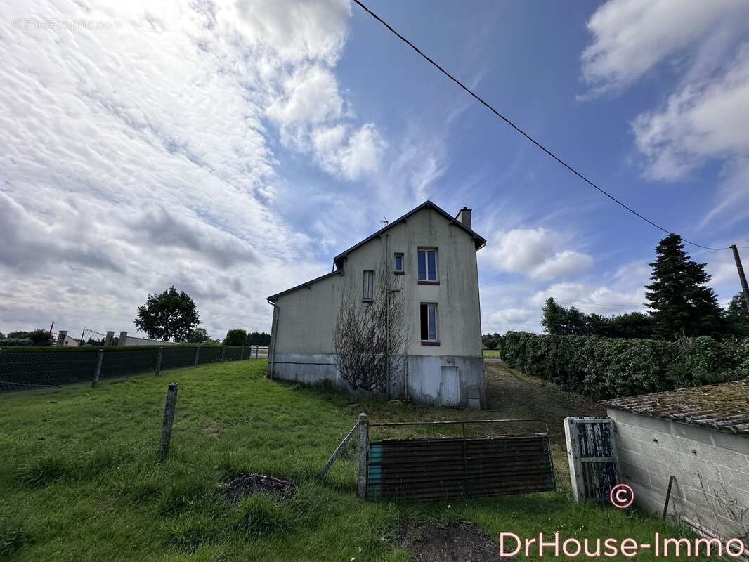 Maison à SAINT-MARTIN-DES-BESACES