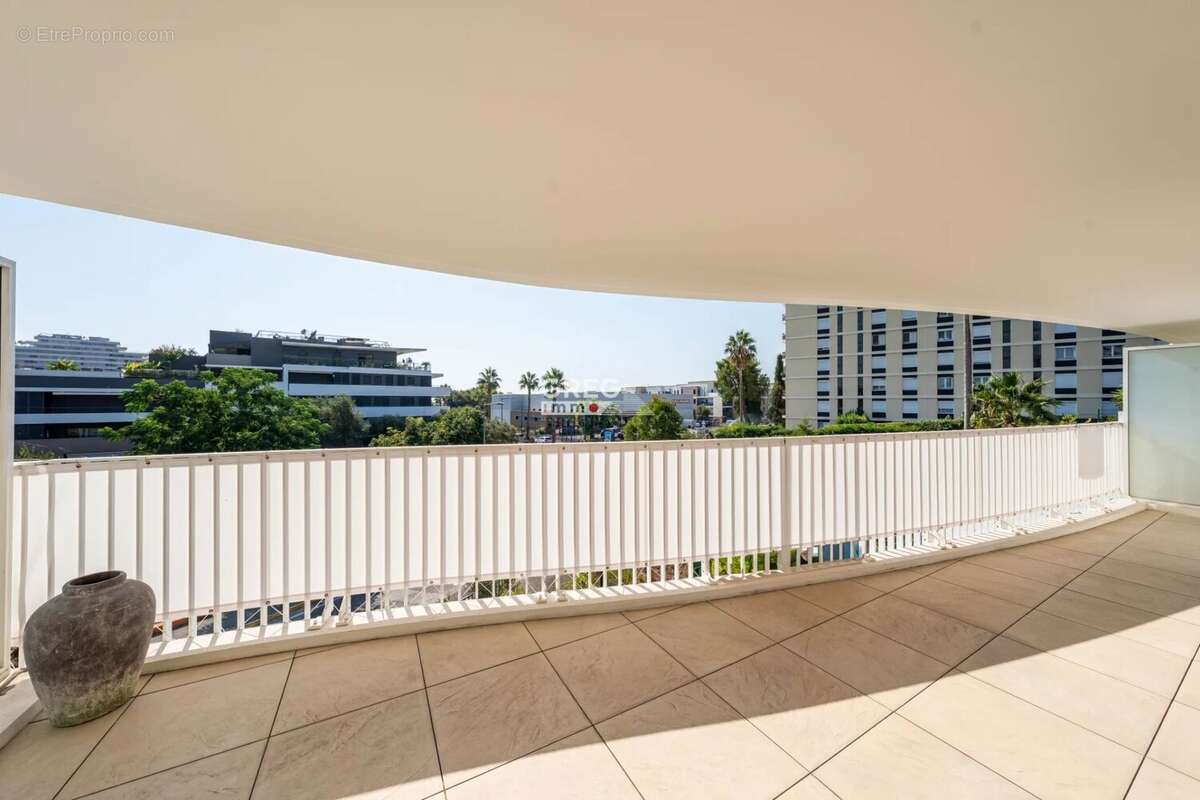 Appartement à VILLENEUVE-LOUBET