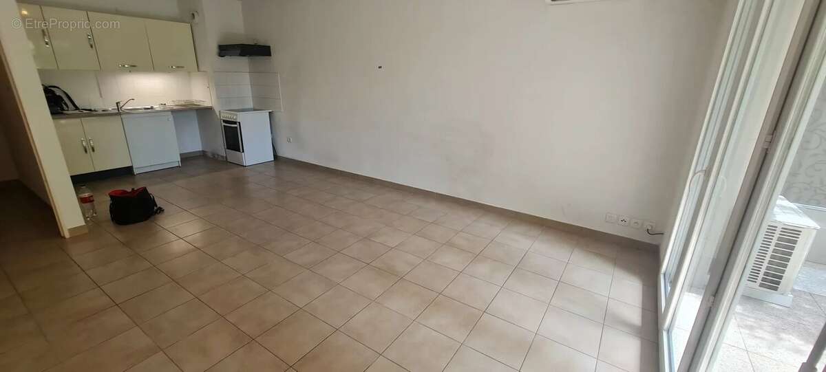 Appartement à SAINT-LAURENT-DU-VAR