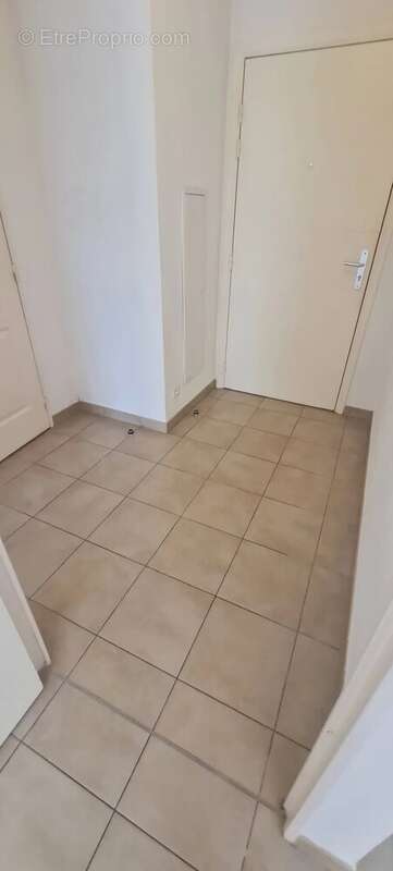 Appartement à SAINT-LAURENT-DU-VAR