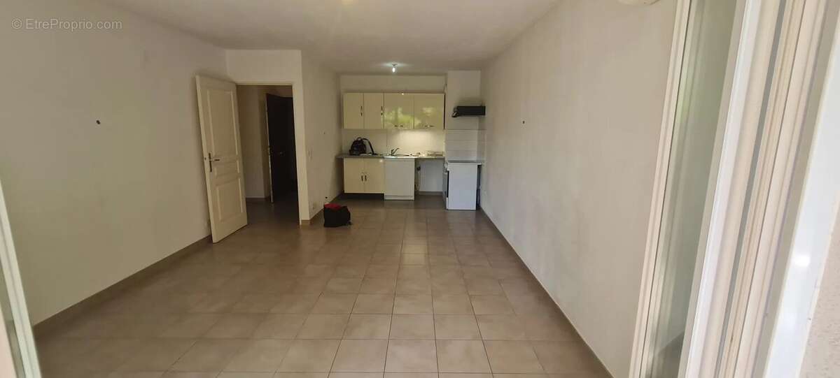 Appartement à SAINT-LAURENT-DU-VAR