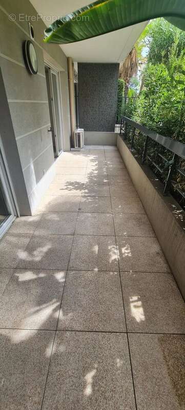 Appartement à SAINT-LAURENT-DU-VAR