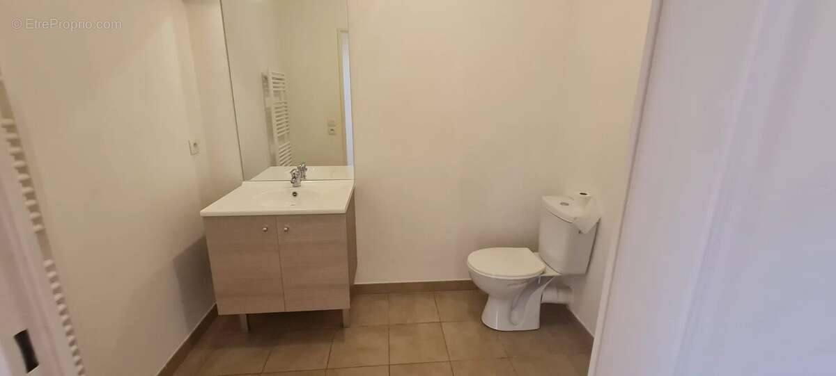 Appartement à SAINT-LAURENT-DU-VAR