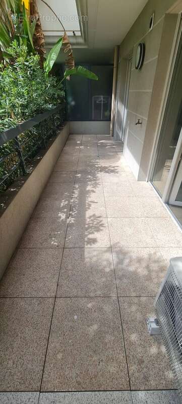 Appartement à SAINT-LAURENT-DU-VAR