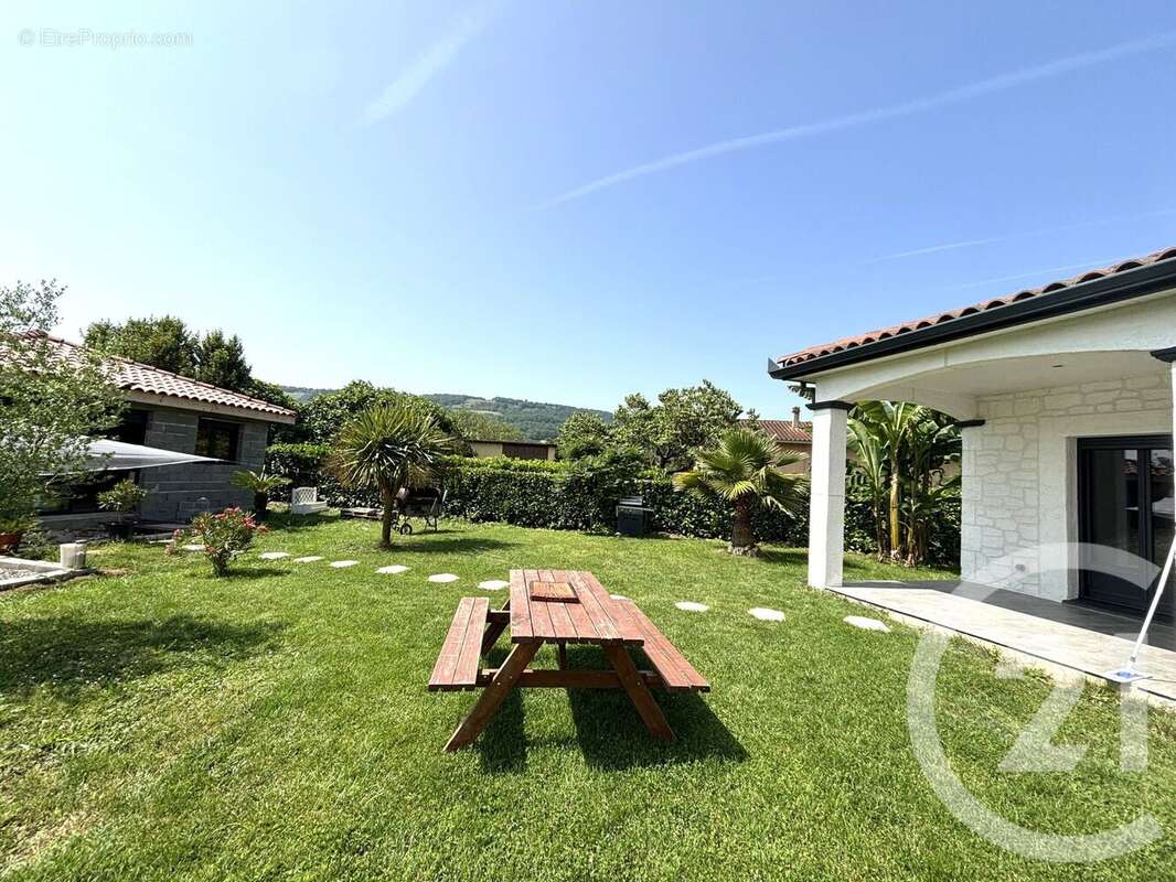 Maison à CAMPAGNE-SUR-ARIZE