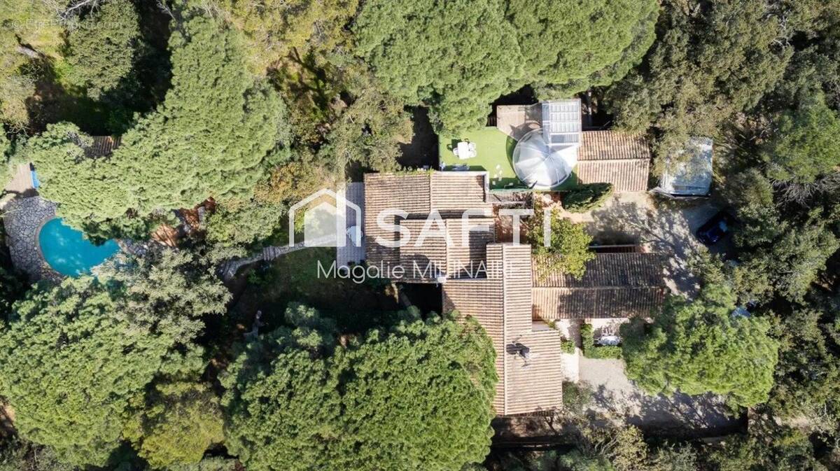 Photo 1 - Maison à ROQUEBRUNE-SUR-ARGENS