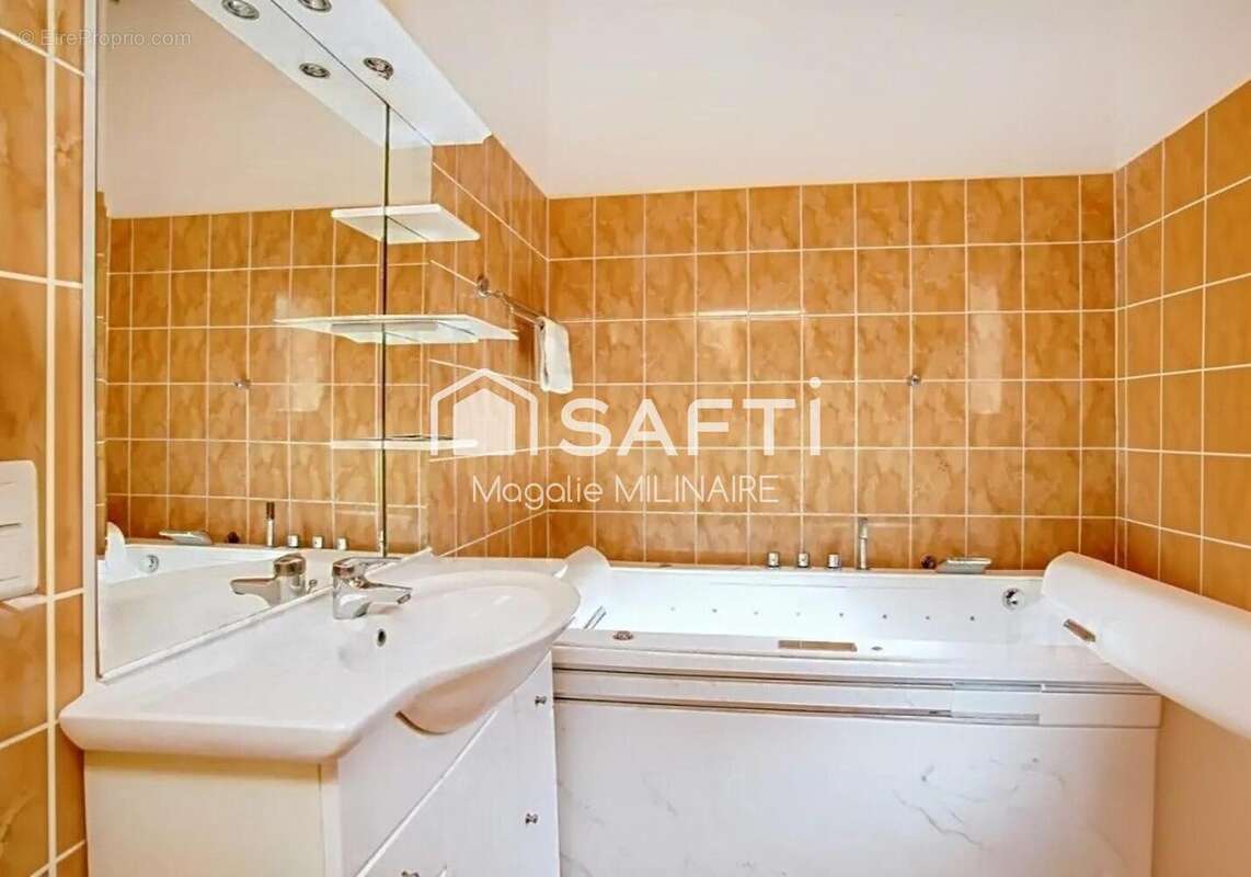 Photo 6 - Maison à ROQUEBRUNE-SUR-ARGENS