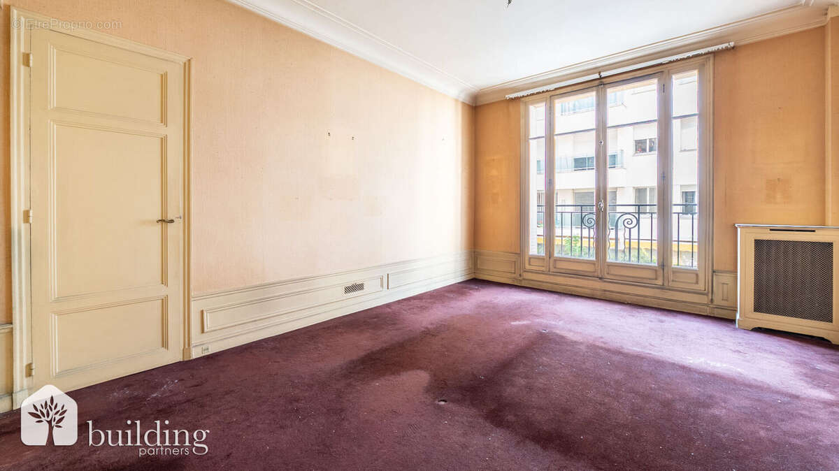 Appartement à PARIS-16E