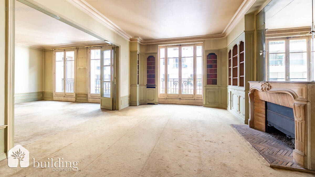 Appartement à PARIS-16E