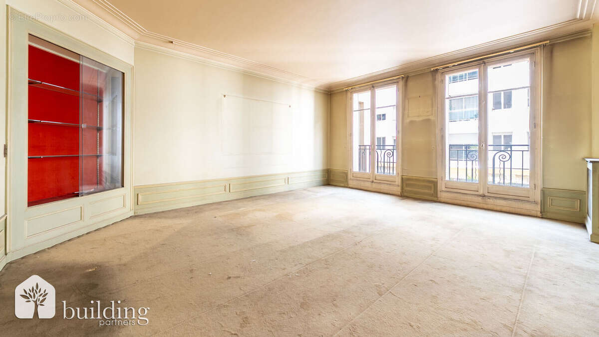 Appartement à PARIS-16E