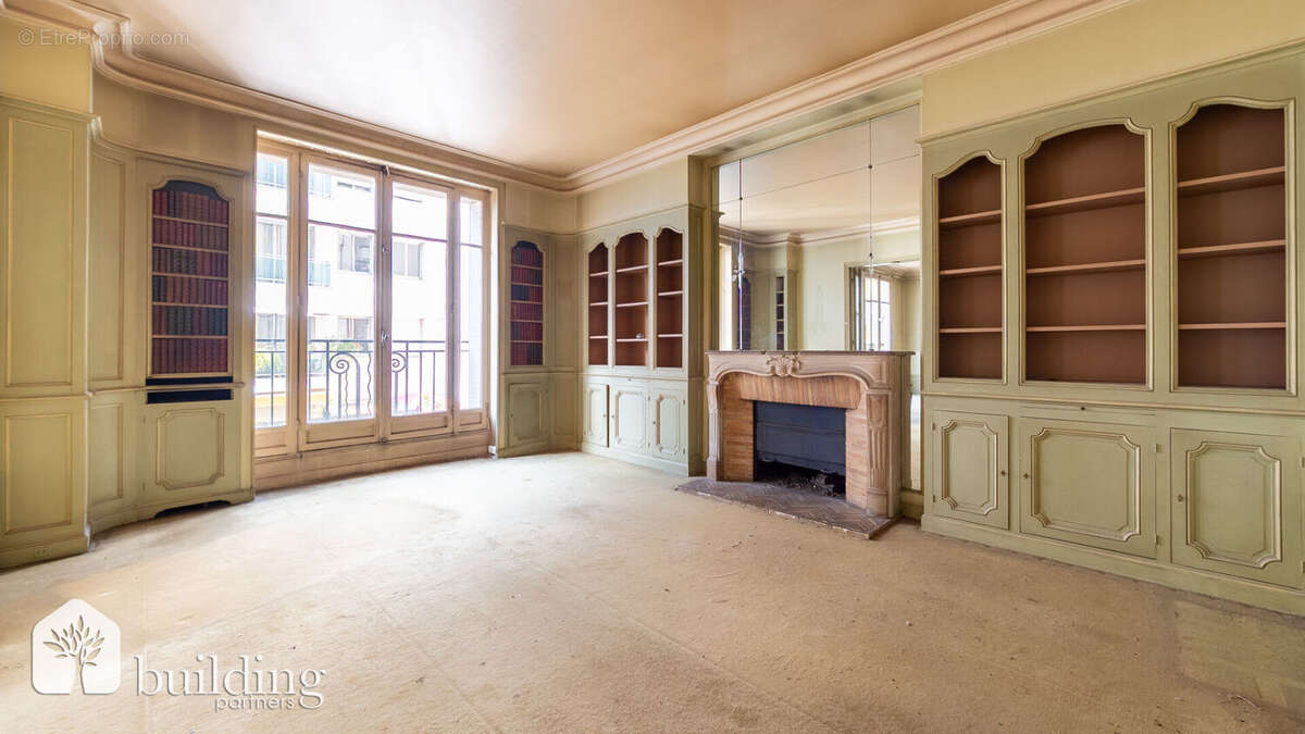 Appartement à PARIS-16E