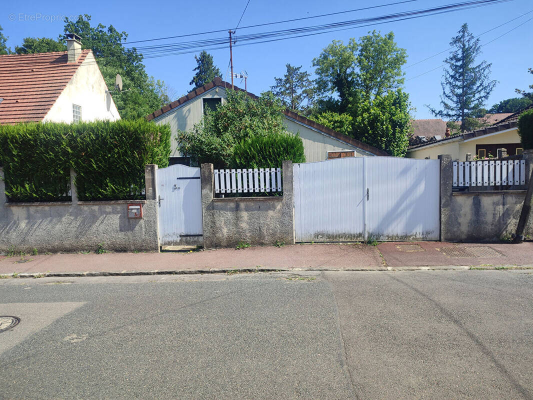 Terrain à BURES-SUR-YVETTE