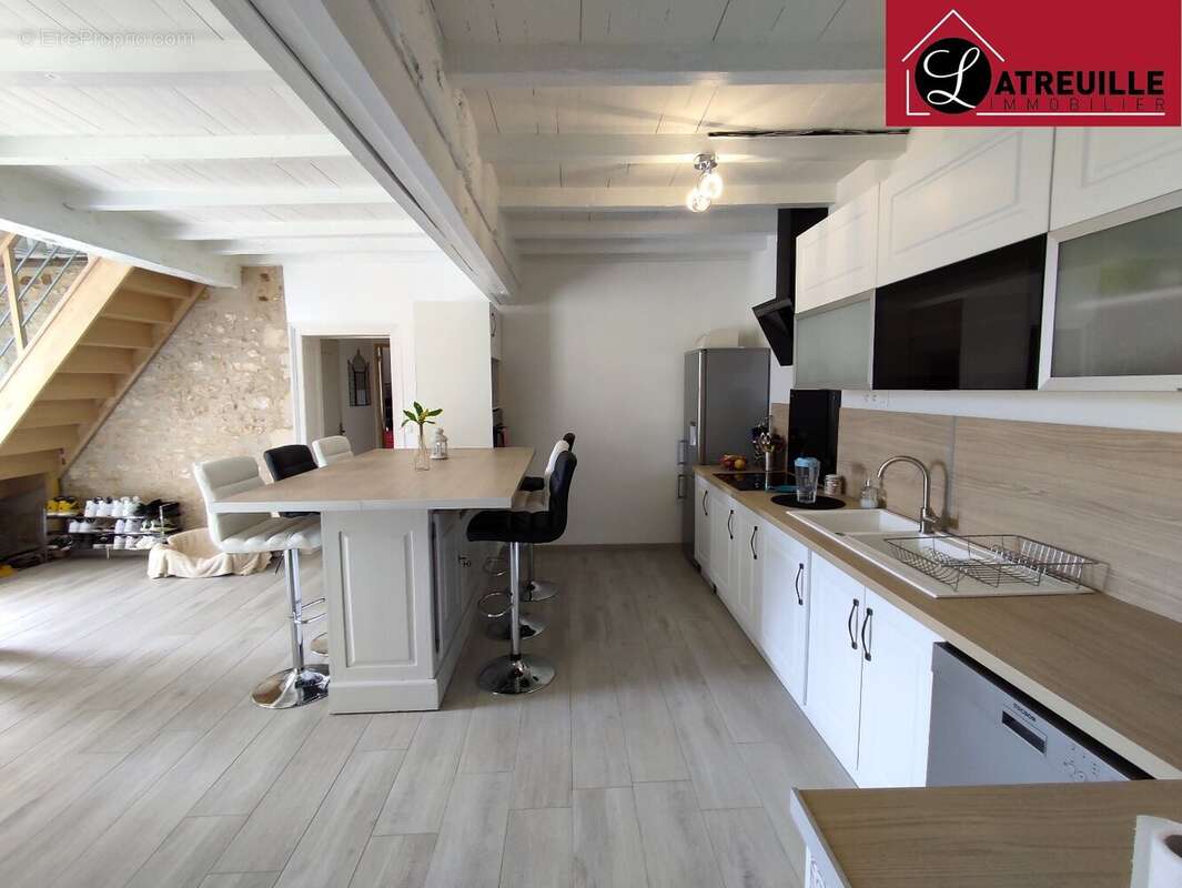 Maison à SAINT-SIMON-DE-PELLOUAILLE