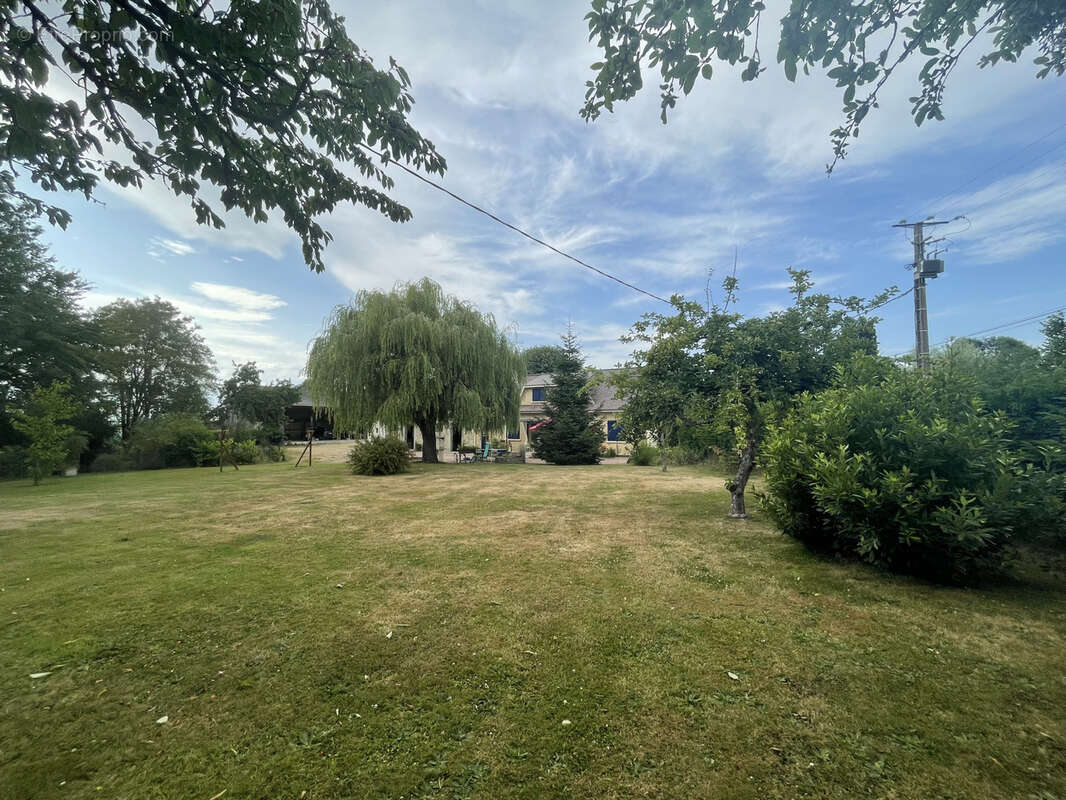 Maison à LE MELE-SUR-SARTHE