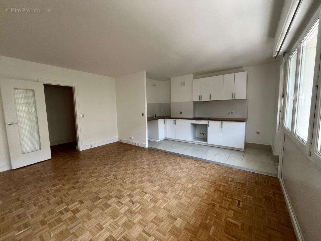 Appartement à COURBEVOIE