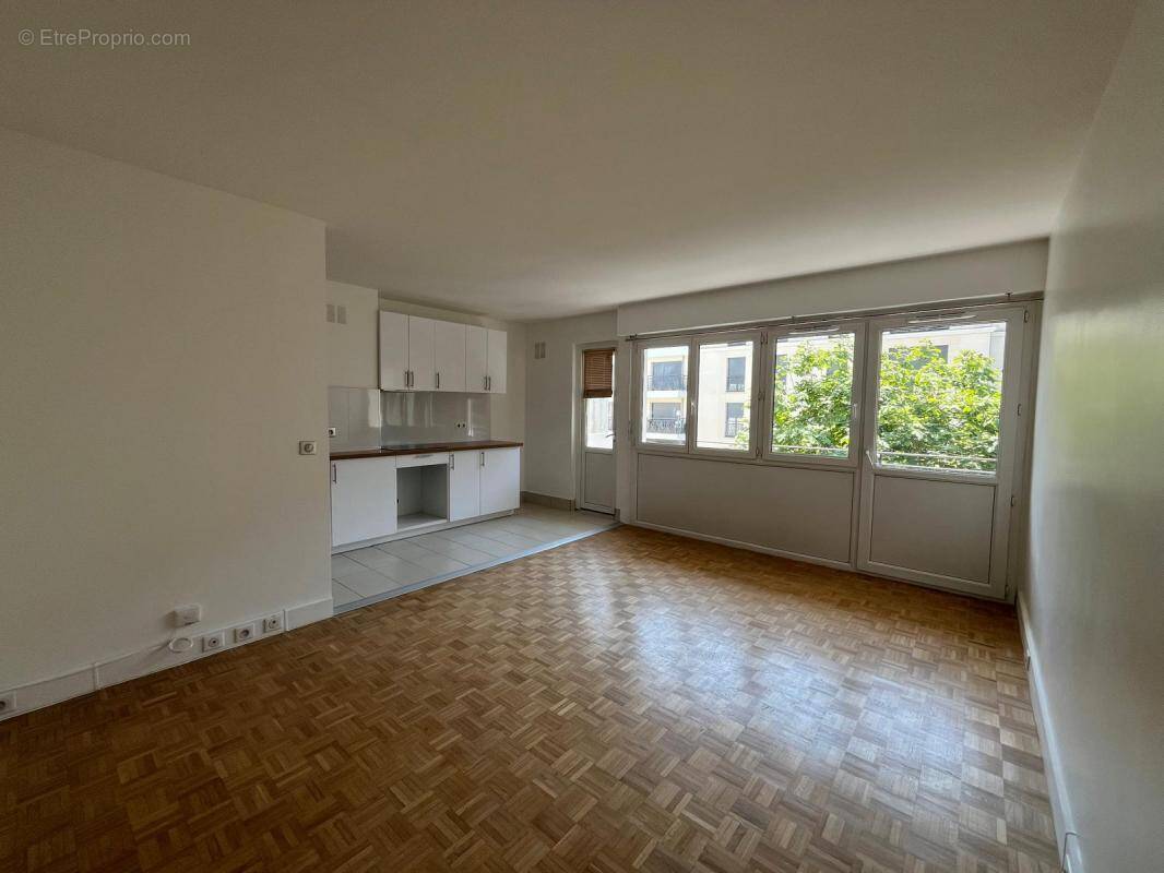 Appartement à COURBEVOIE