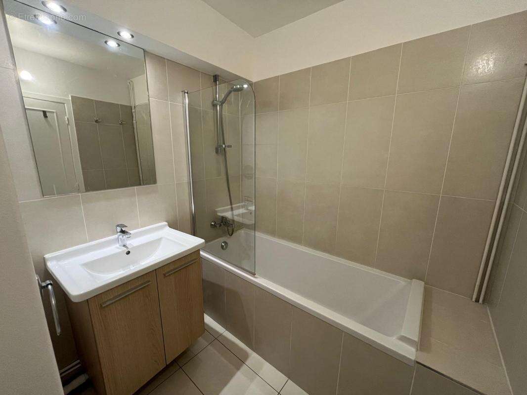 Appartement à COURBEVOIE