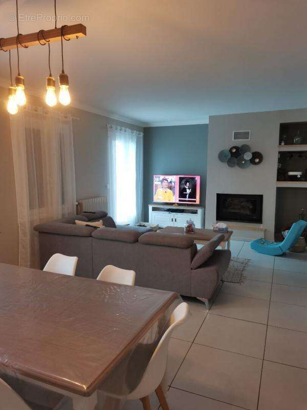 Maison à ANTONNE-ET-TRIGONANT