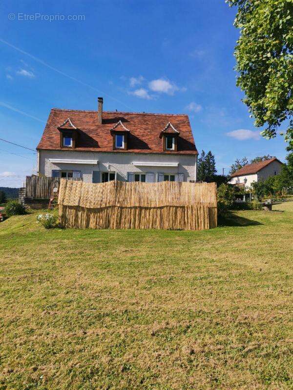 Maison à ANTONNE-ET-TRIGONANT