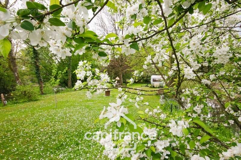 Terrain à SAINT-QUENTIN