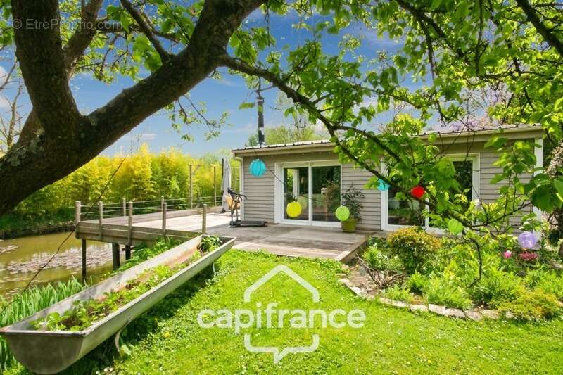 Terrain à SAINT-QUENTIN