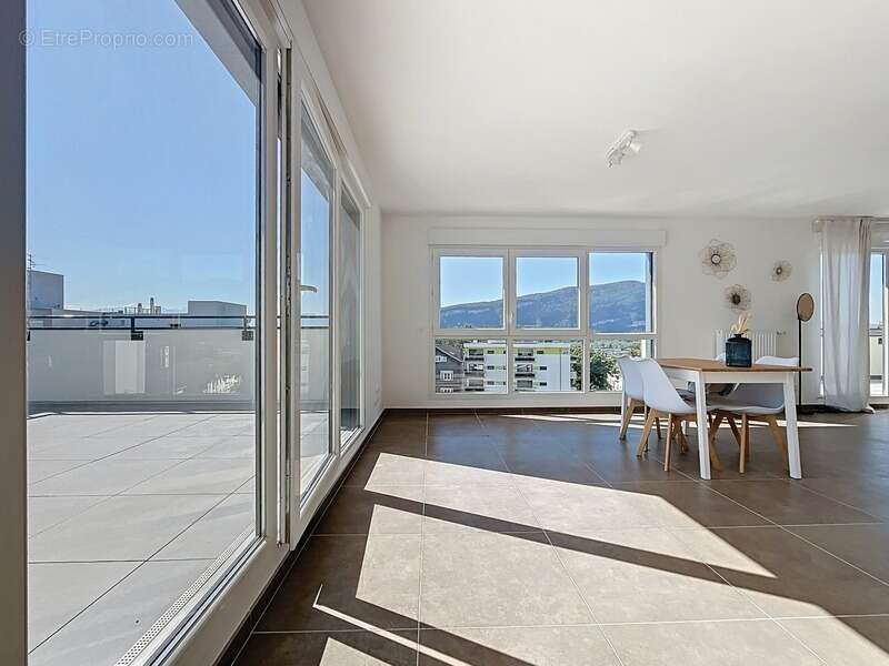 Appartement à AMBILLY