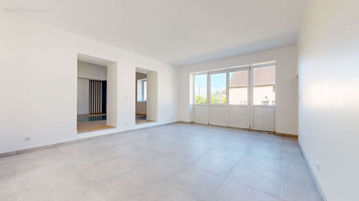 Maison à MONT-SOUS-VAUDREY