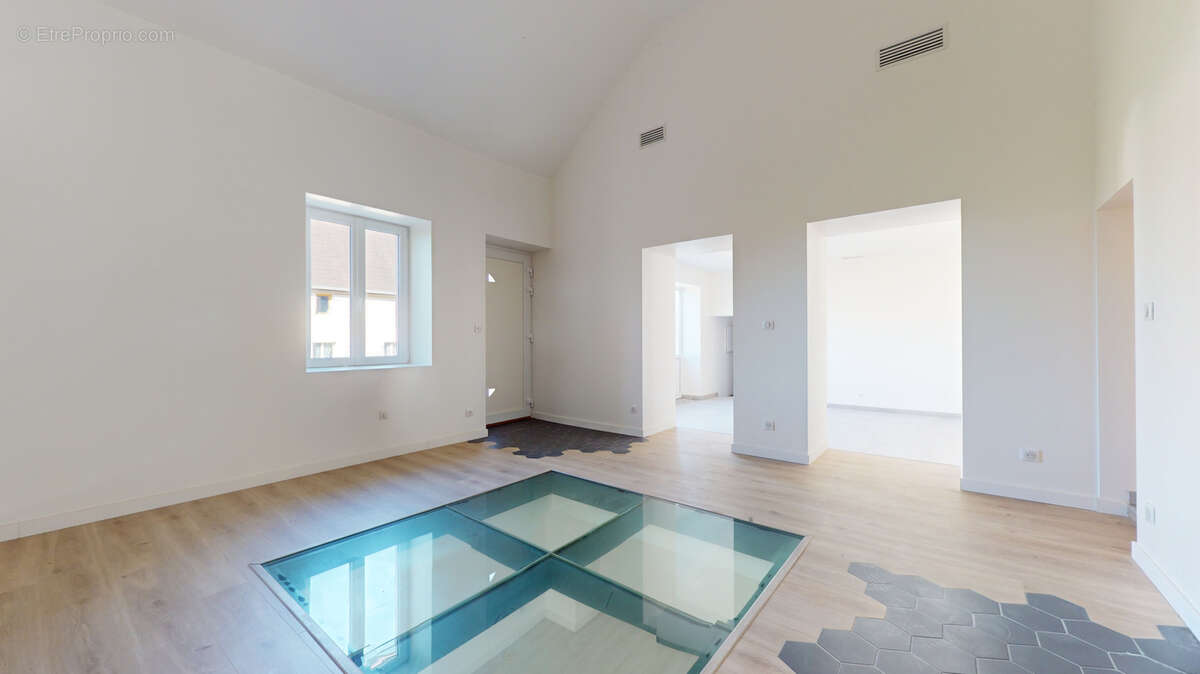 Maison à MONT-SOUS-VAUDREY