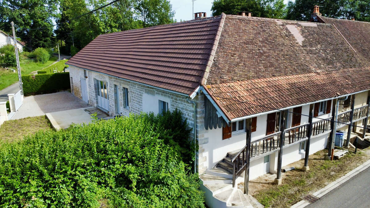 Maison à MONT-SOUS-VAUDREY