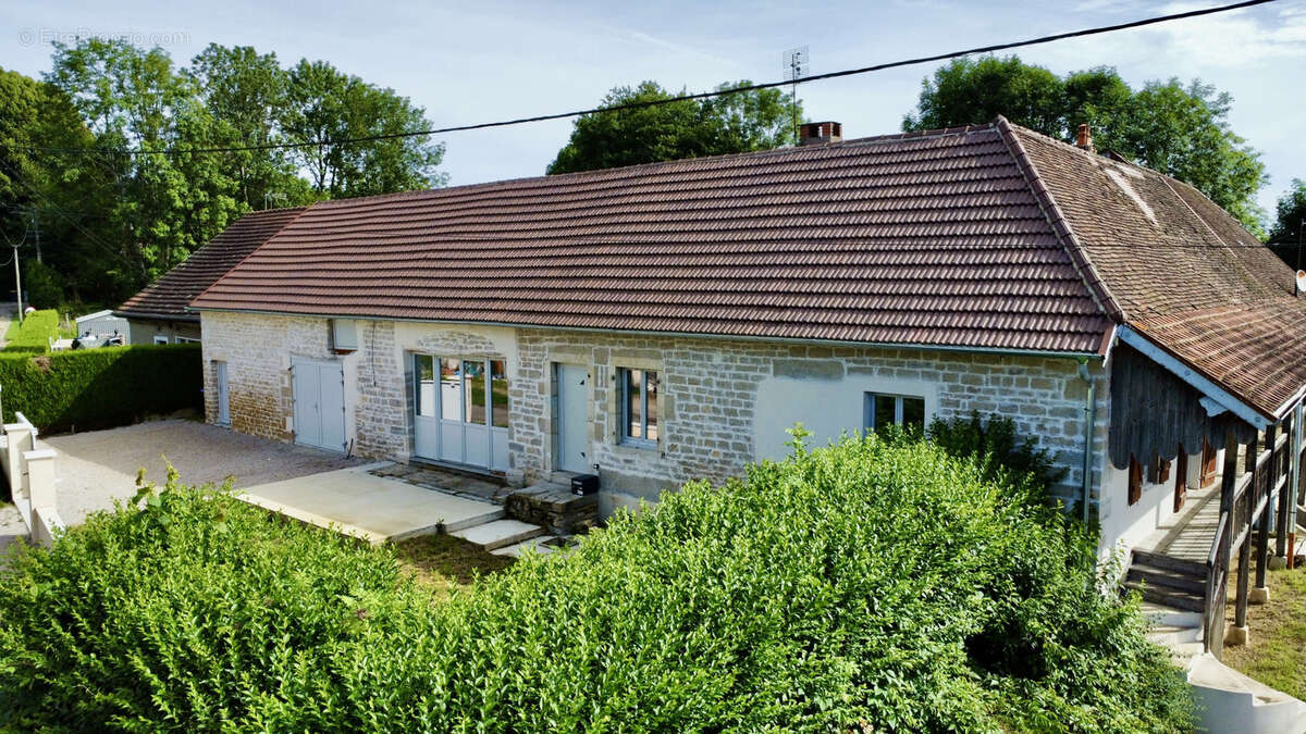 Maison à MONT-SOUS-VAUDREY