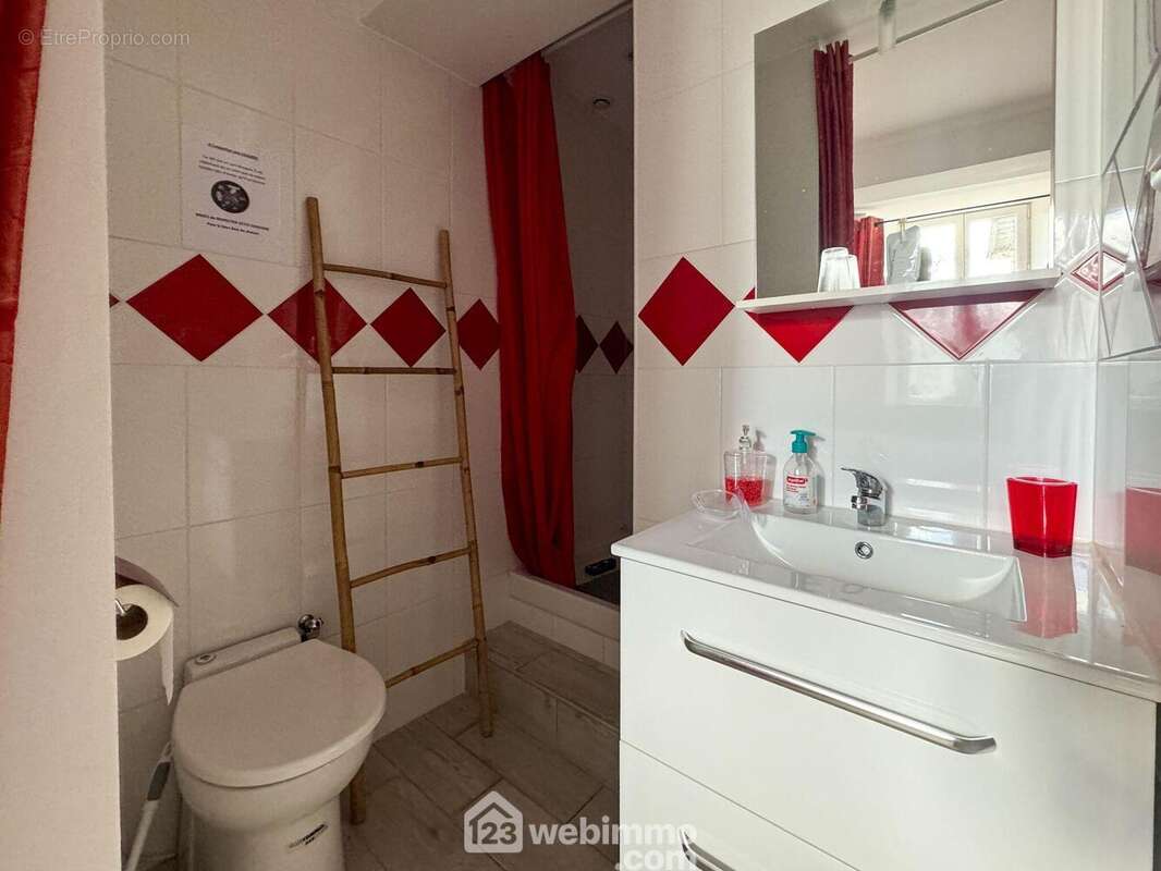 avec sa salle d&#039;eau - Maison à MENOMBLET