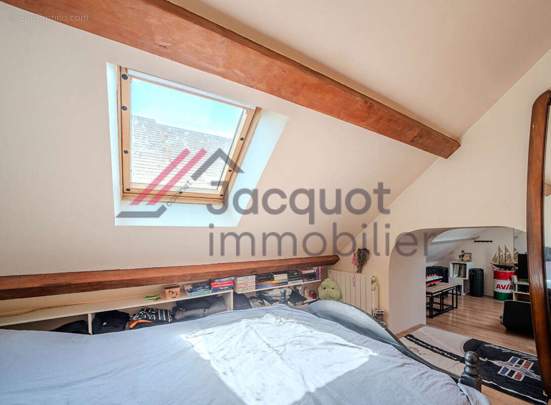 Appartement à MONTMOROT